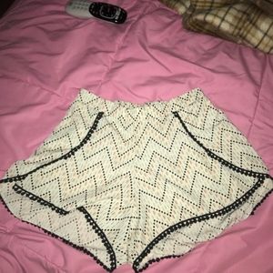 High Wasted Pom Pom Patterned Shorts